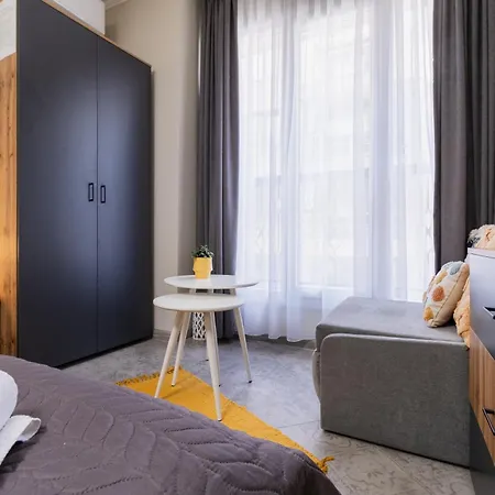 Center Apartment *