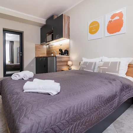 Center Apartment *